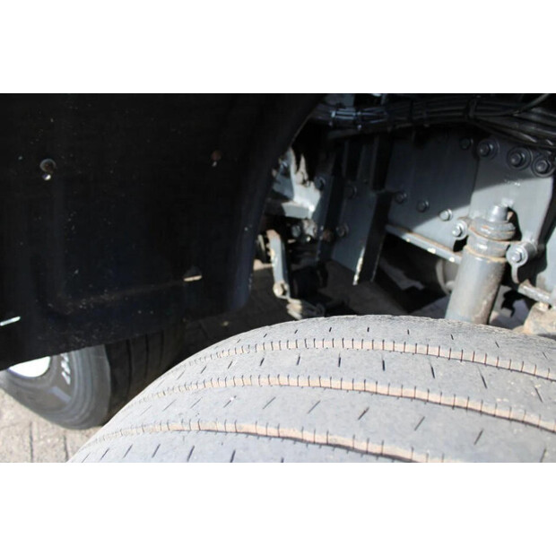 2003 جيناف OTHERS-45817390