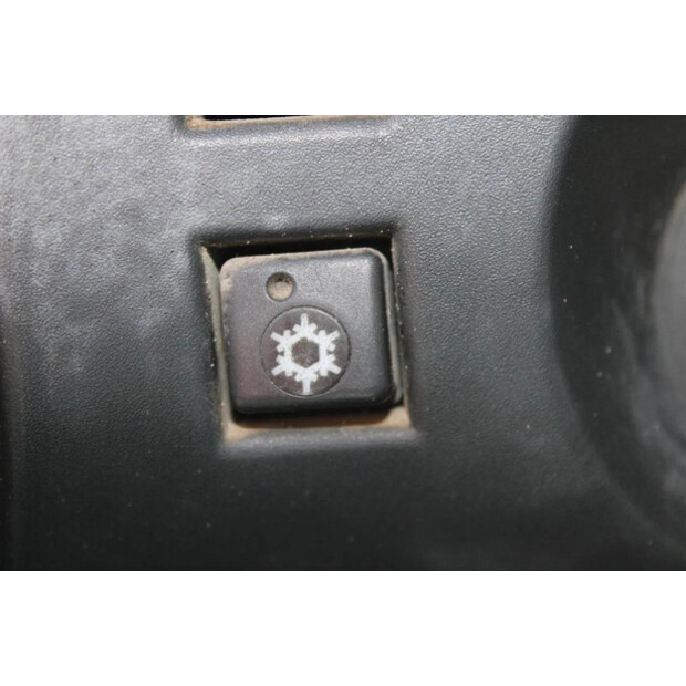 2003 جيناف OTHERS-45817400