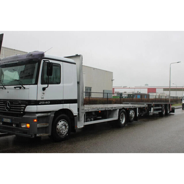 2011 سامرو 2-45817863