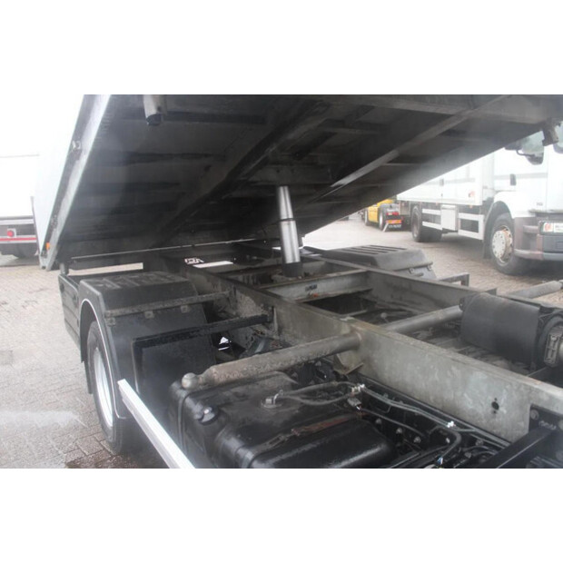 2015 Renault D-45817872