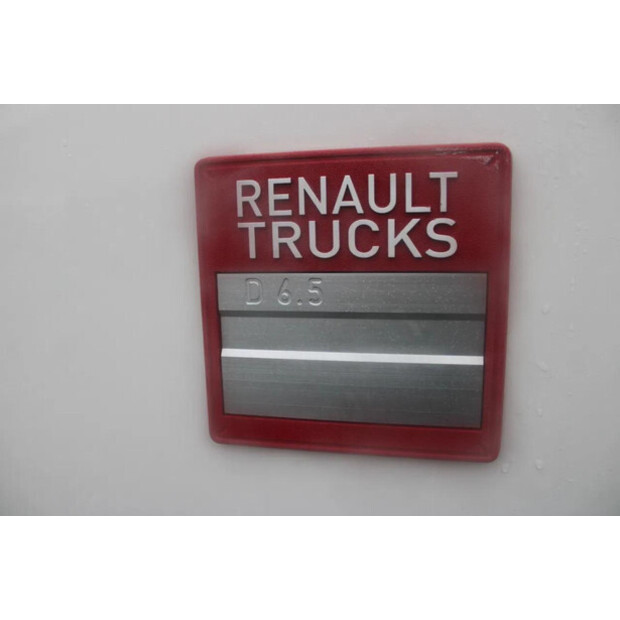 2015 Renault D-45817882