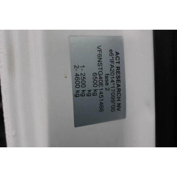 2015 Renault D-45817886