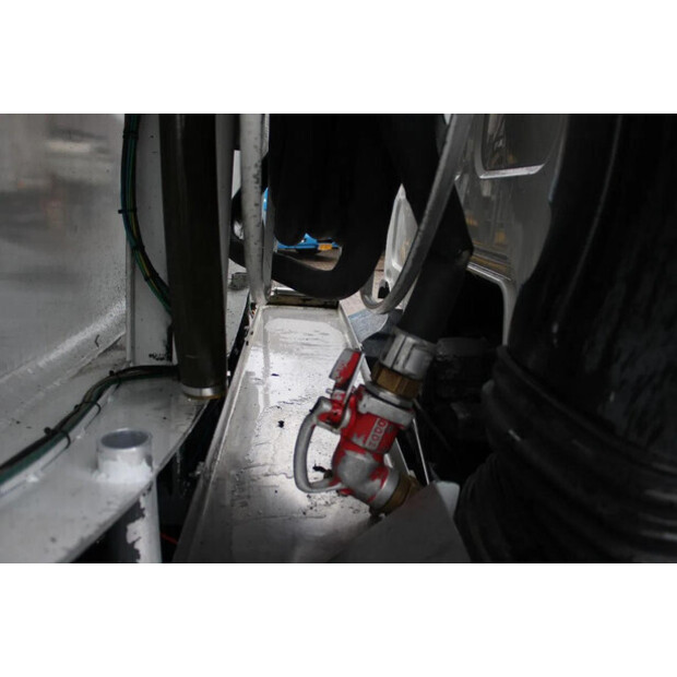 2009 داف LF-45817991