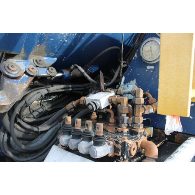 2003 فولفو FM-45818043