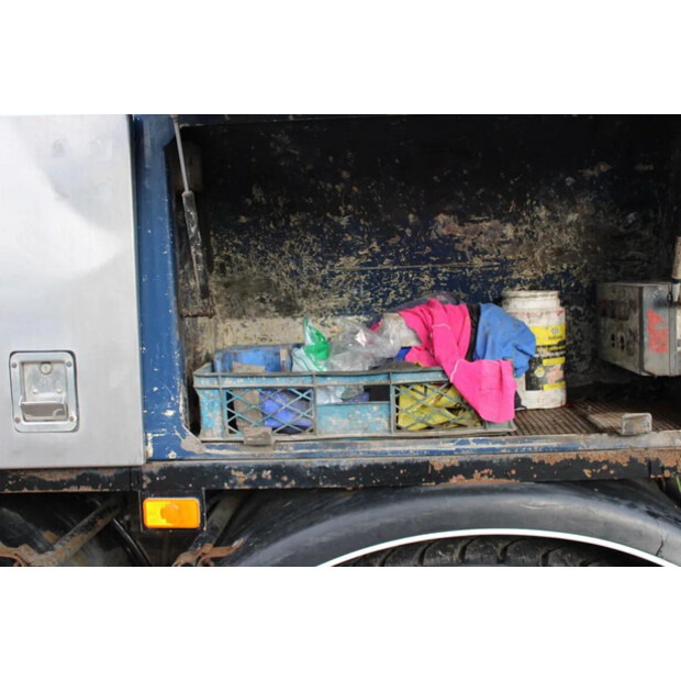 2003 فولفو FM-45818052