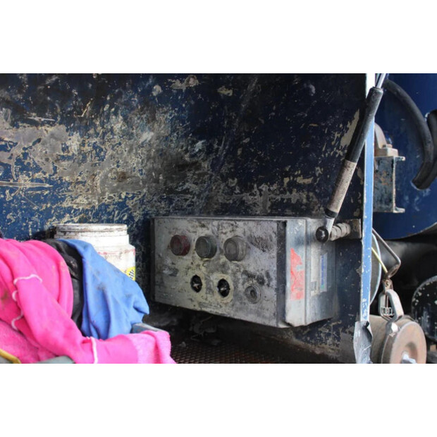 2003 فولفو FM-45818053