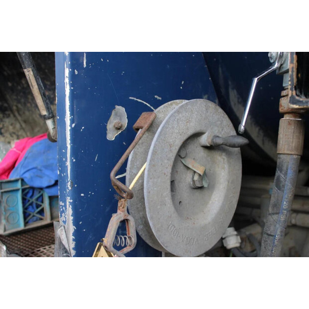 2003 فولفو FM-45818054