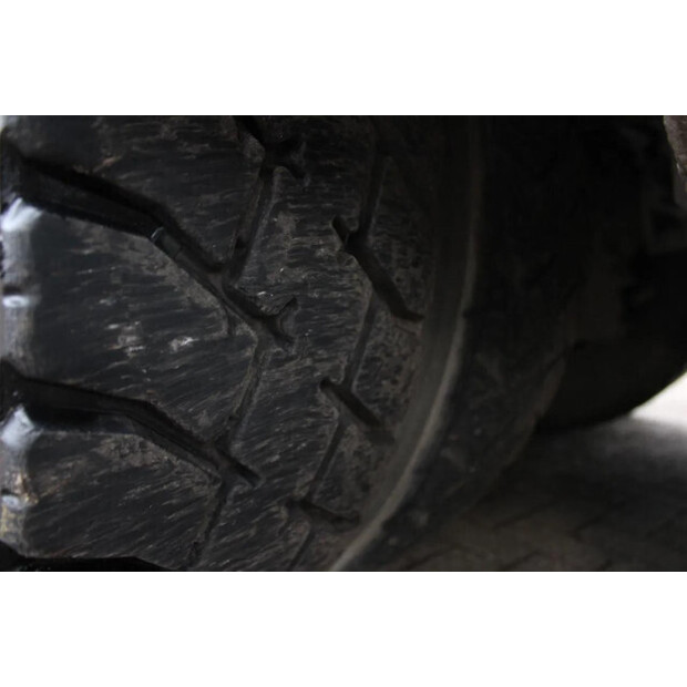 2003 فولفو FM-45818060