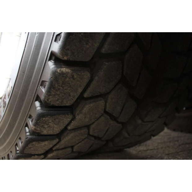 2003 فولفو FM-45818062