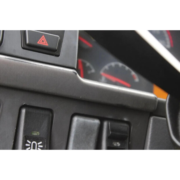 2003 فولفو FM-45818072