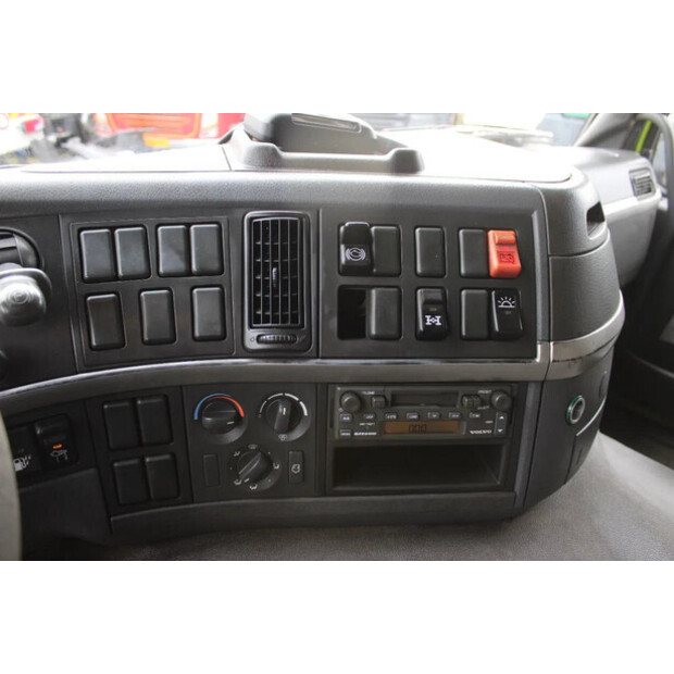 2003 فولفو FM-45818075