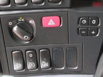 2015-scania-r490-1428869-45818529