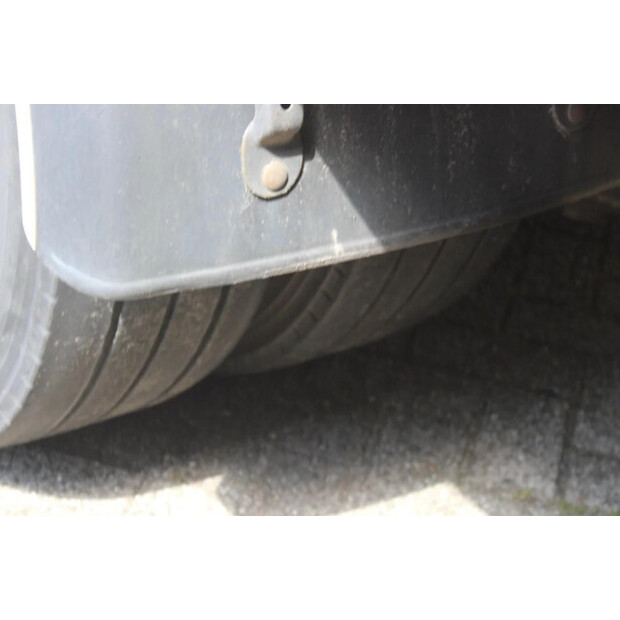 2003 فان إيك OTHERS-45818585