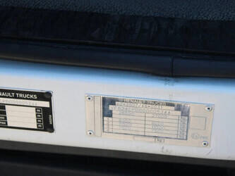 2013-renault-premium-1428872-45818613