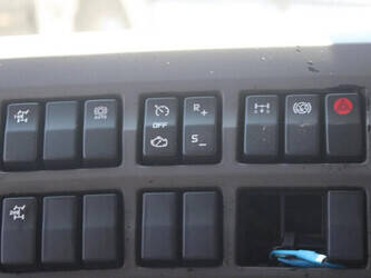 2013-renault-premium-1428872-45818618