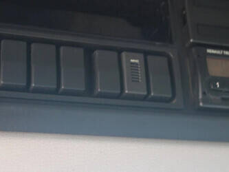 2013-renault-premium-1428872-45818630