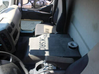 2013-renault-premium-1428873-45818646