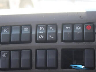 2013-renault-premium-1428873-45818663