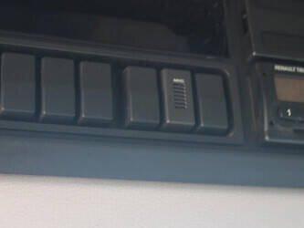 2013-renault-premium-1428873-45818675