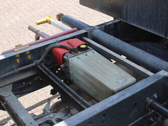 2011-nissan-45-13-45818860