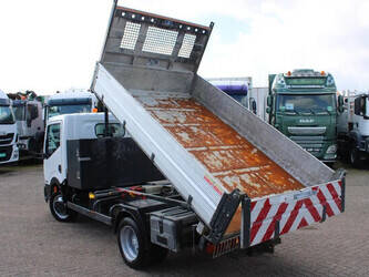 2011-nissan-45-13-45818863