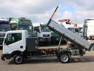 2011-nissan-45-13-45818866