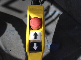 2011-nissan-45-13-45818873