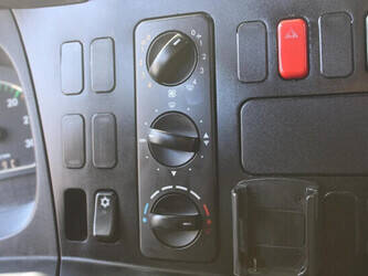 2011-mercedes-benz-atego-1428882-45818978