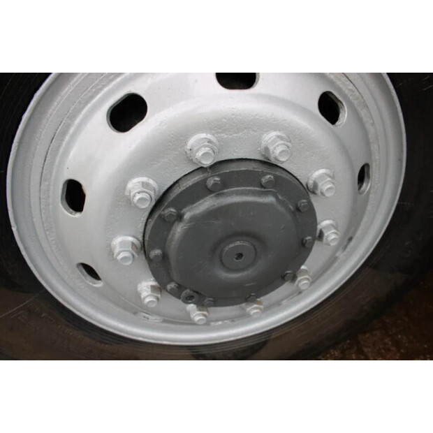 1989 مان 50-45819675