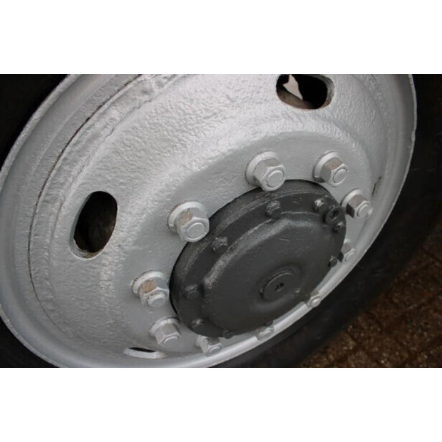 1989 مان 50-45819676