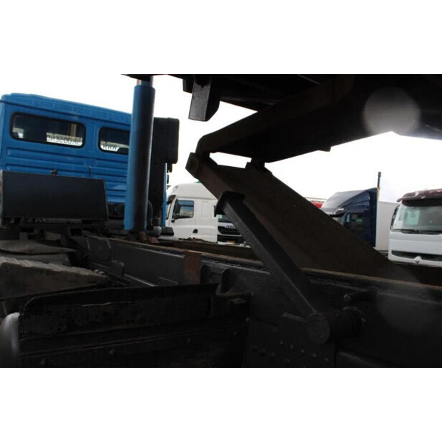 1989 مان 50-45819682