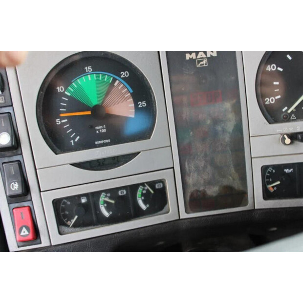 1989 مان 50-45819699