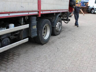 2010-mercedes-benz-axor-1428910-45820021