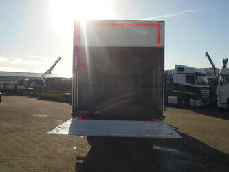 2012-renault-premium-1428932-45820840