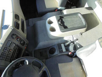 2012-renault-premium-1428932-45820842