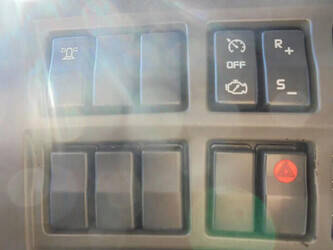 2012-renault-premium-1428932-45820845