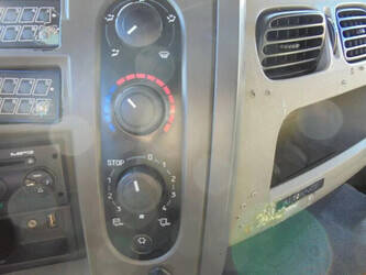 2012-renault-premium-1428932-45820848