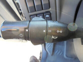 2012-renault-premium-1428932-45820853