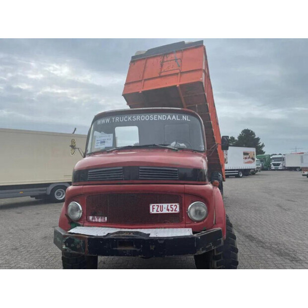 1965 مرسيدس بنز 813-45821227