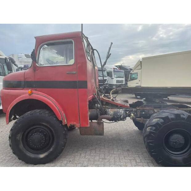 1965 مرسيدس بنز 813-45821239