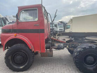 1965-mercedes-benz-813-1428944-45821239