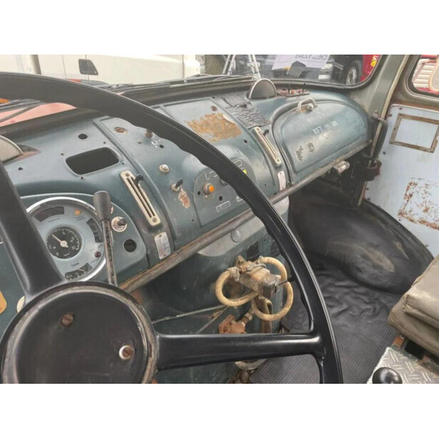 1965 مرسيدس بنز 813-45821244