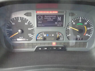 2010-mercedes-benz-atego-822-1428955-45821557