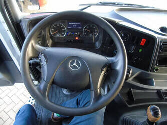 2014-mercedes-benz-axor-1428972-45822155
