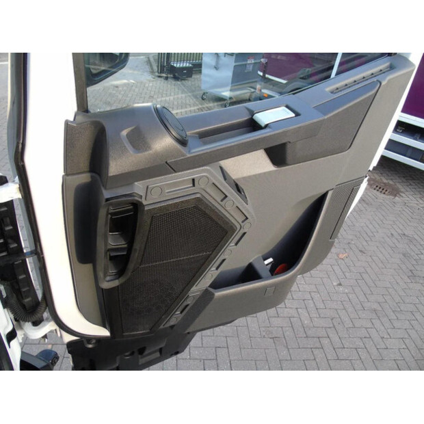 2023 Renault C-45822200