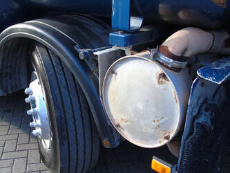 2004-volvo-fm-1428992-45822792