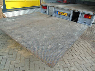 2011-iveco-eurocargo-1429021-45823778