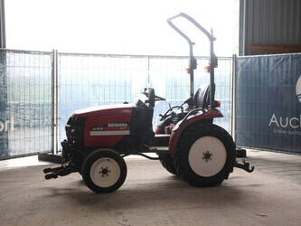 صورة ل تراكتورات زراعية 2006 شيبورا ST318 HS