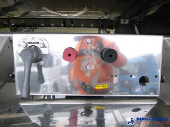 2011-burg-others-1429072-45825129