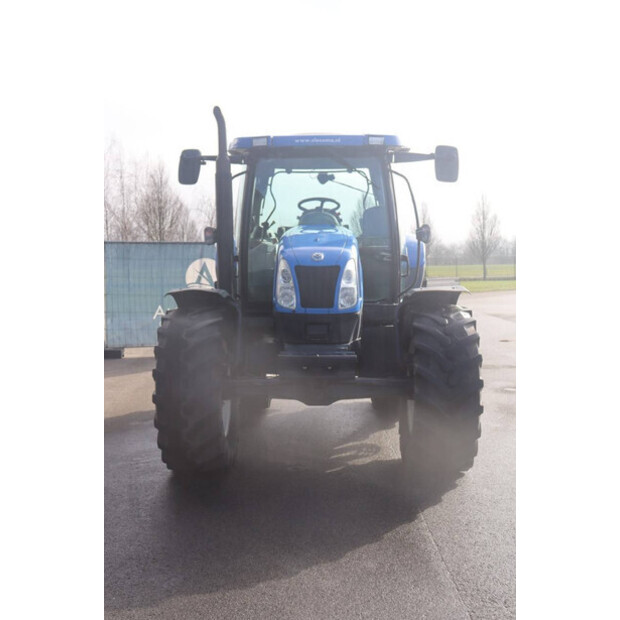 2005 نيو هولاند TS100A-45825295